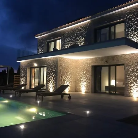 Kefalonia Stone - Petros Kefalonica *